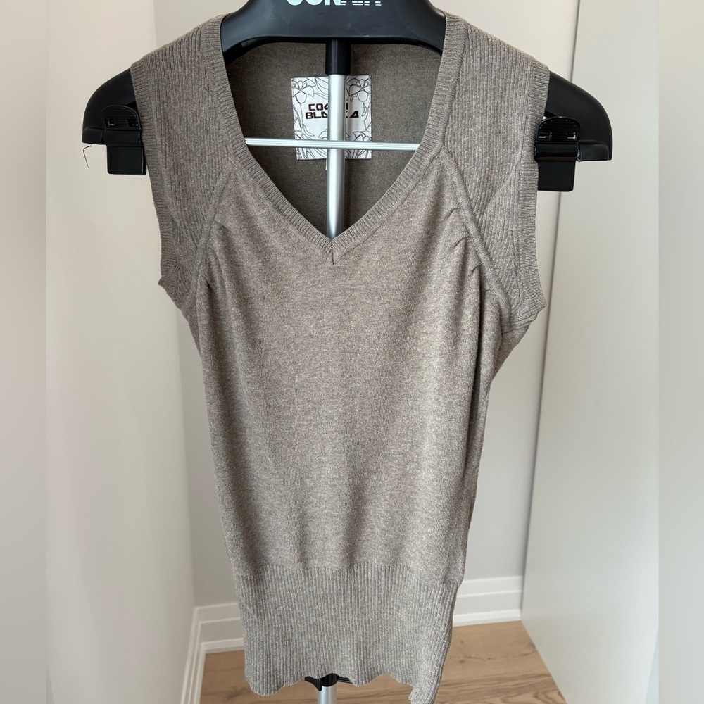 Costa‎ Blanca Women's Beige V-Neck Vest beige size S